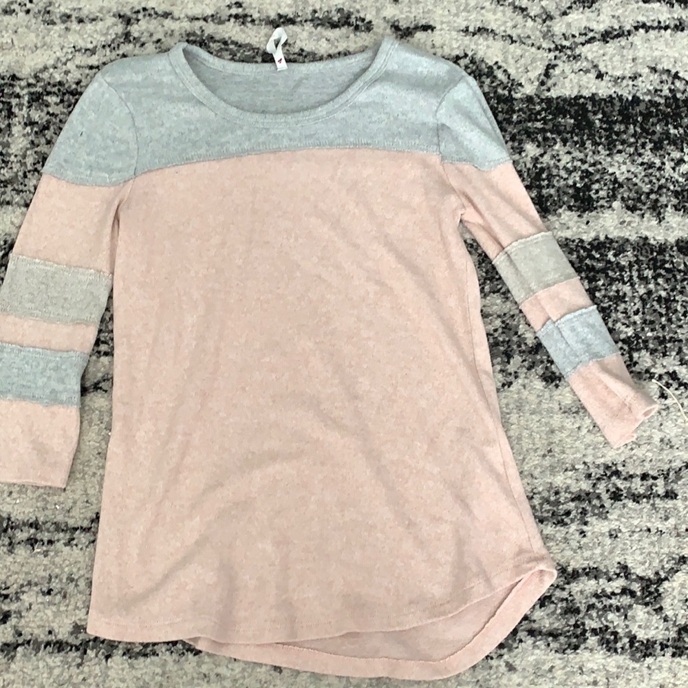 Soft crew neck long sleeve. Good condition.